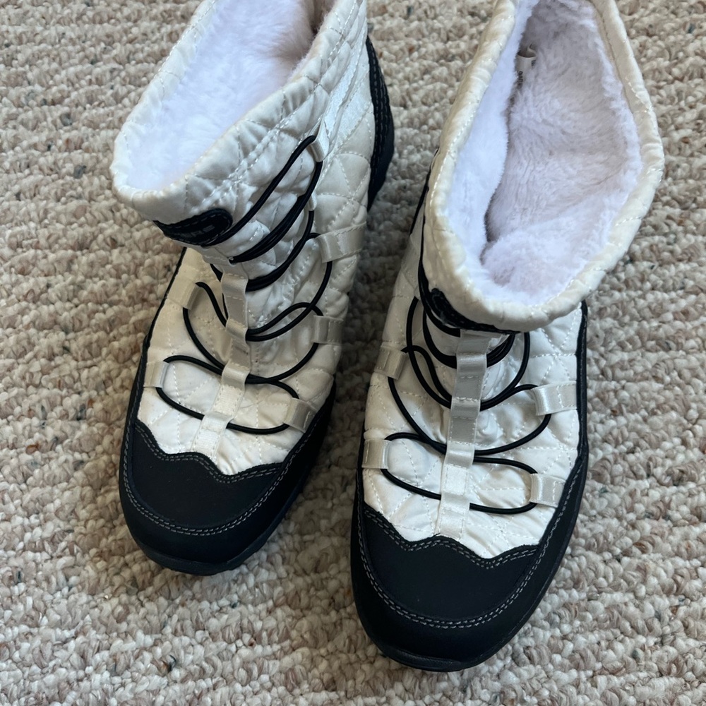 Skechers Black and Cream Women's Shoes